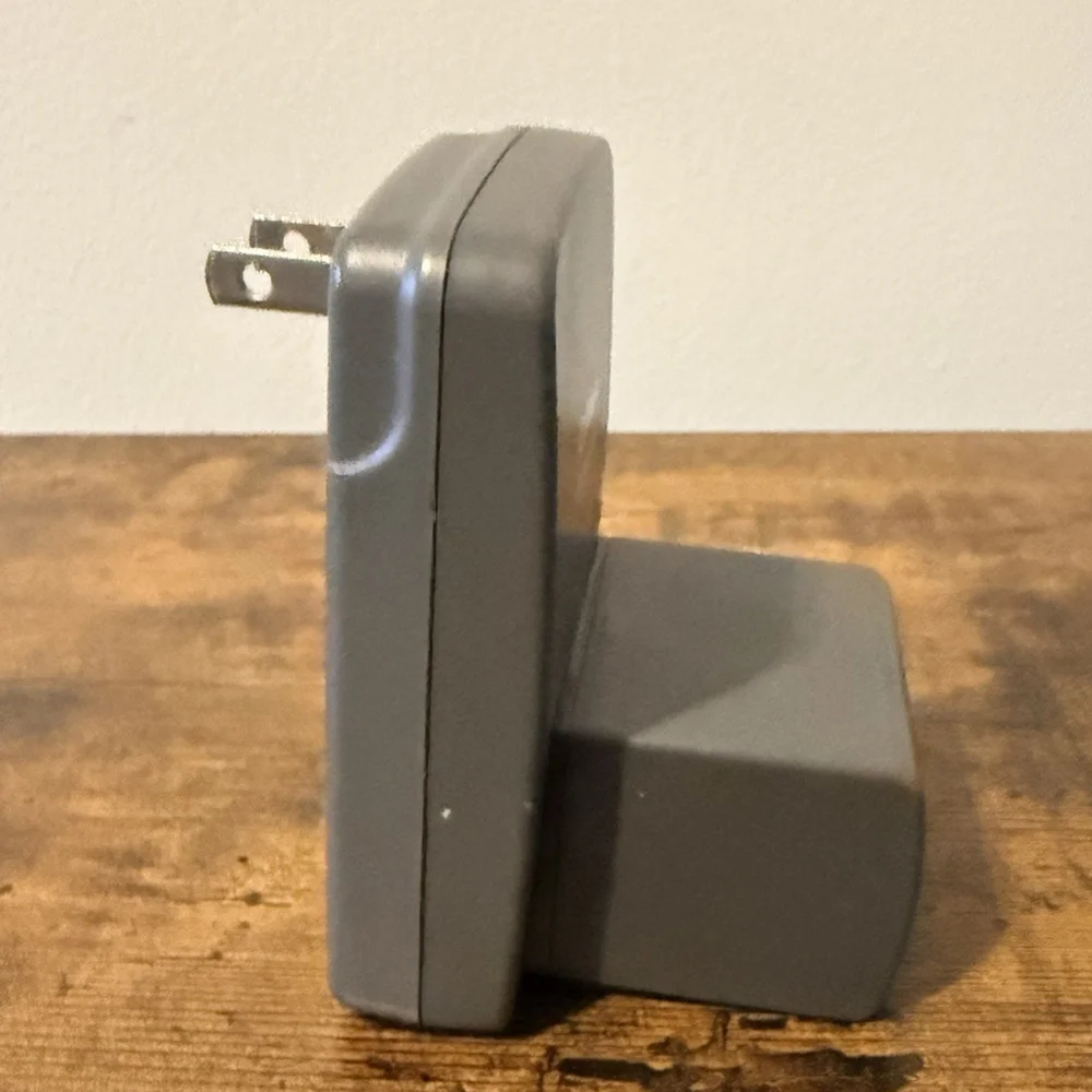 Canon Compact Battery Charger with batterry  CB-2LW
